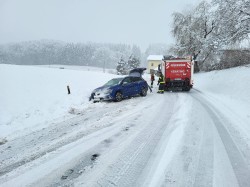 FahrzeugbergungEN nach Neuschneefall am 02.02.2023